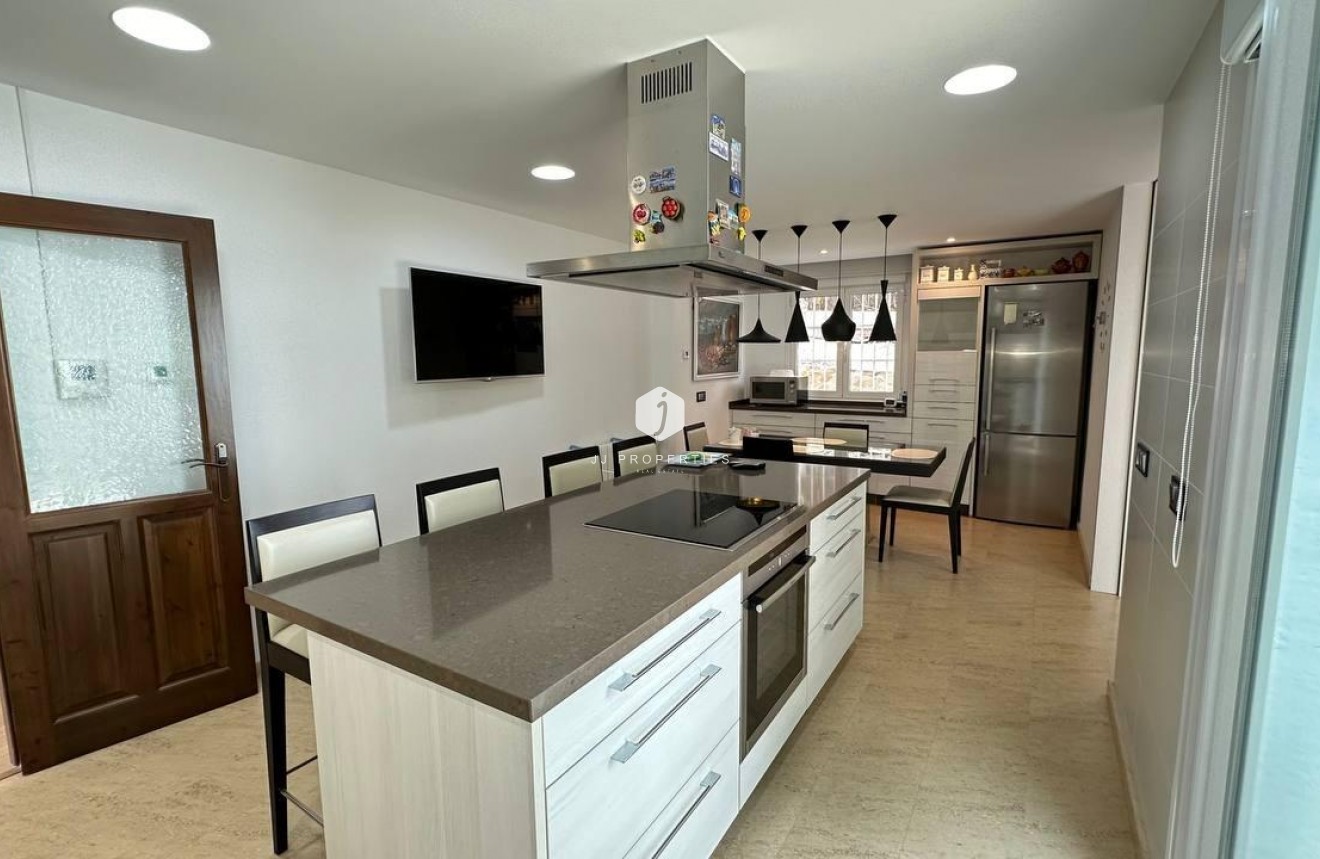 Tweedehands - Villa -
Orihuela Costa - Campoamor