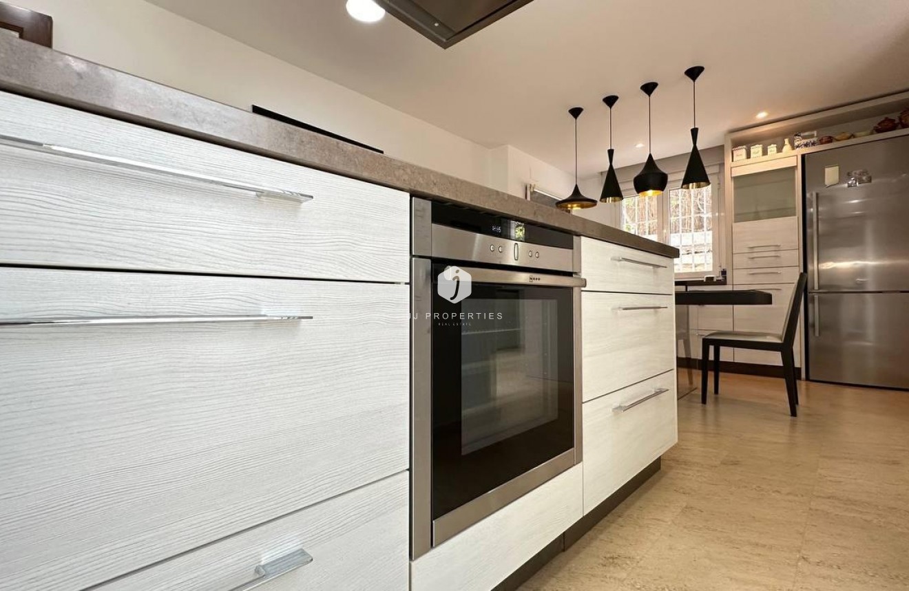 Tweedehands - Villa -
Orihuela Costa - Campoamor