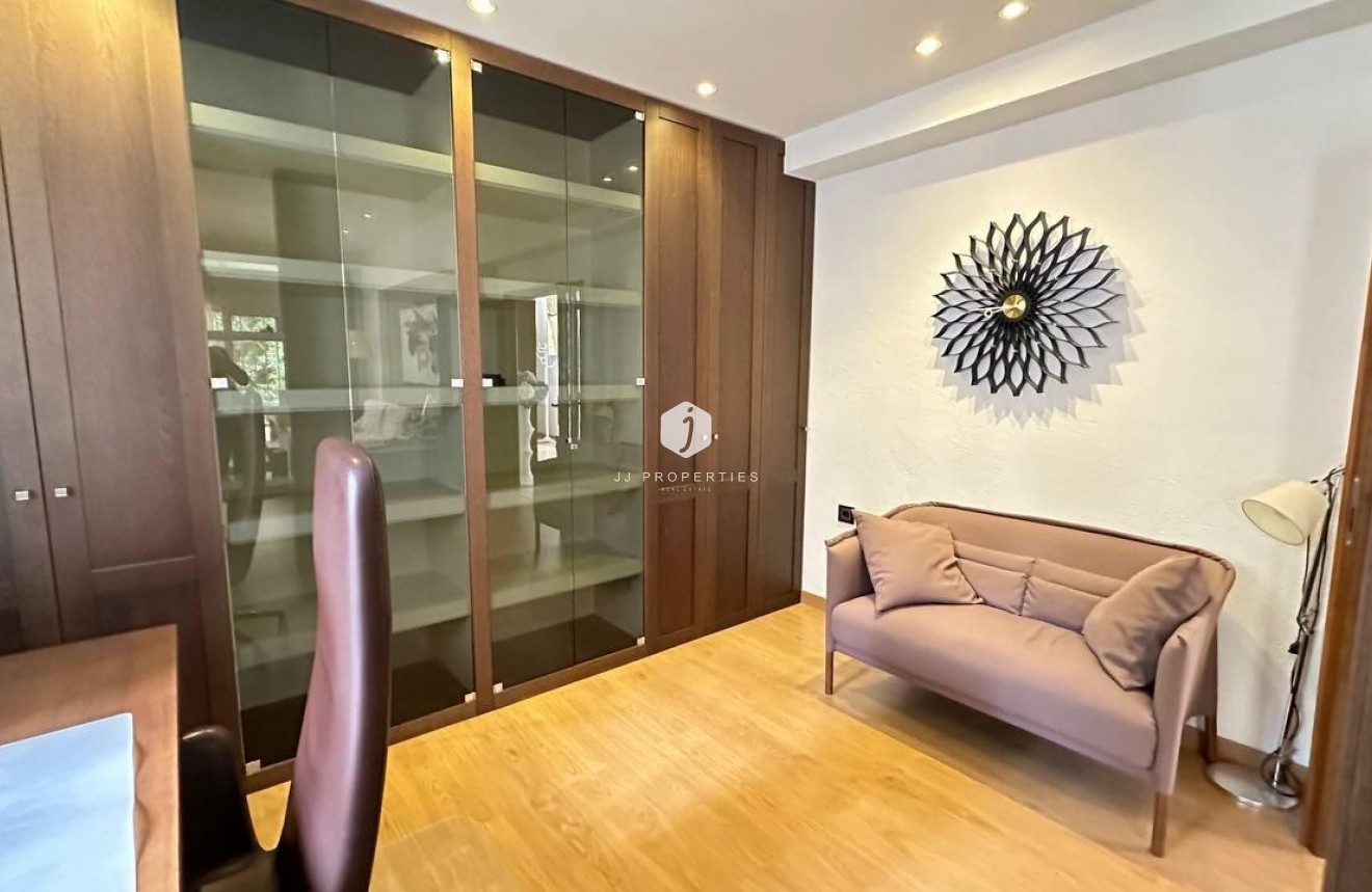 Tweedehands - Villa -
Orihuela Costa - Campoamor