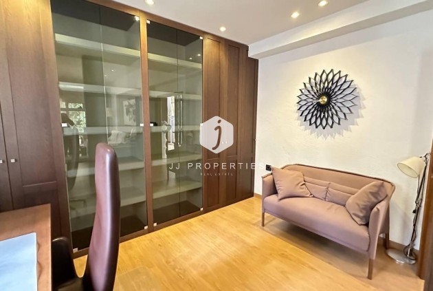 Tweedehands - Villa -
Orihuela Costa - Campoamor