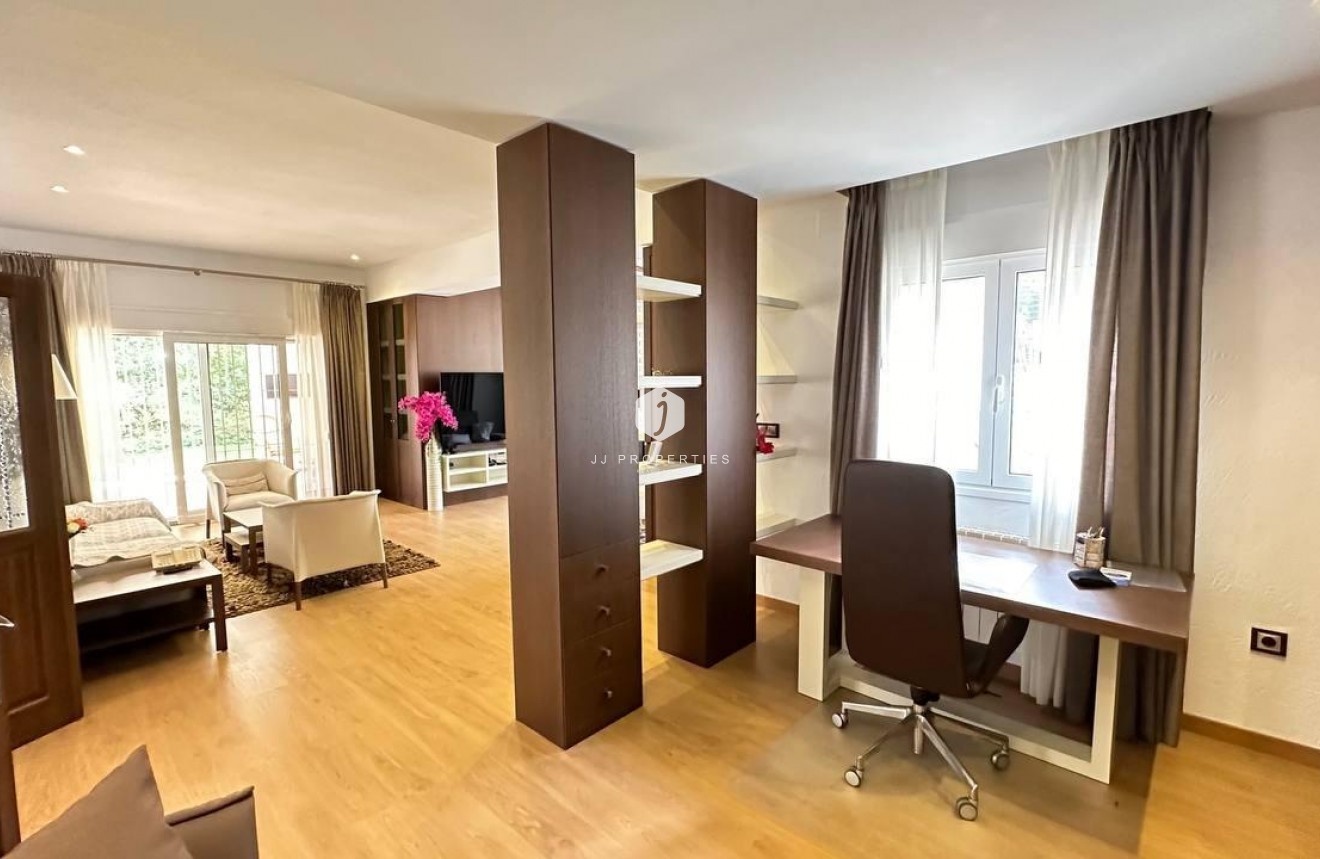 Tweedehands - Villa -
Orihuela Costa - Campoamor