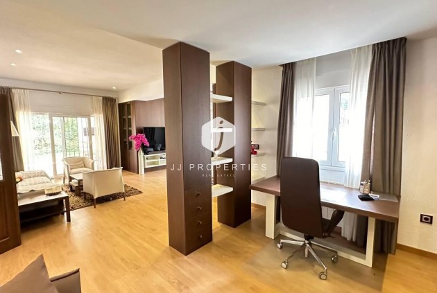 Tweedehands - Villa -
Orihuela Costa - Campoamor