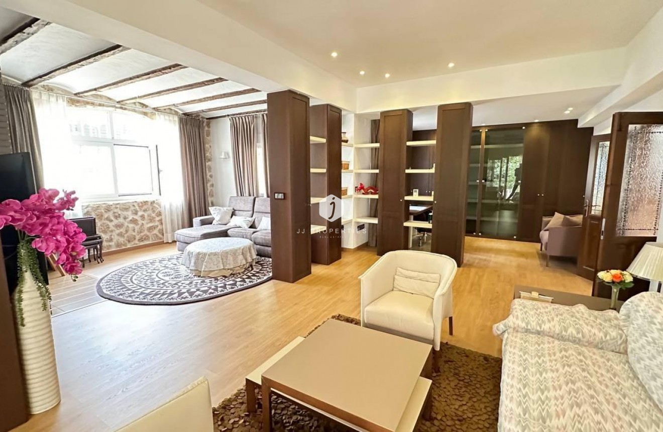 Tweedehands - Villa -
Orihuela Costa - Campoamor