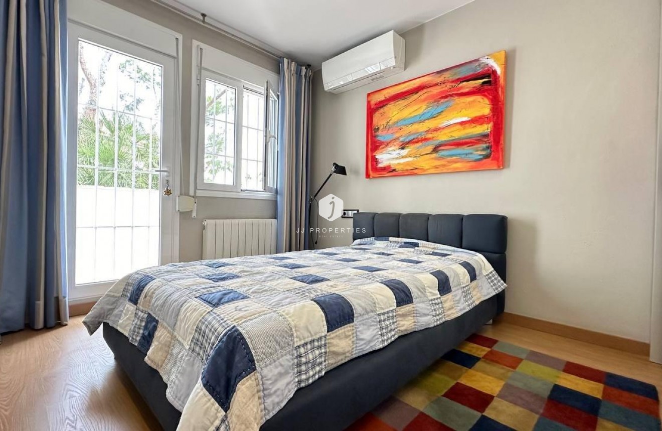 Tweedehands - Villa -
Orihuela Costa - Campoamor