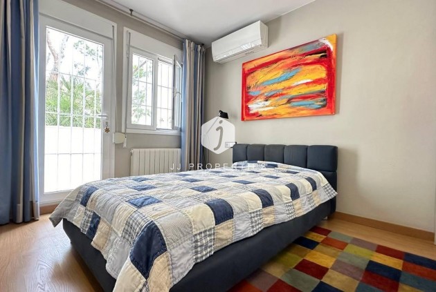 Tweedehands - Villa -
Orihuela Costa - Campoamor