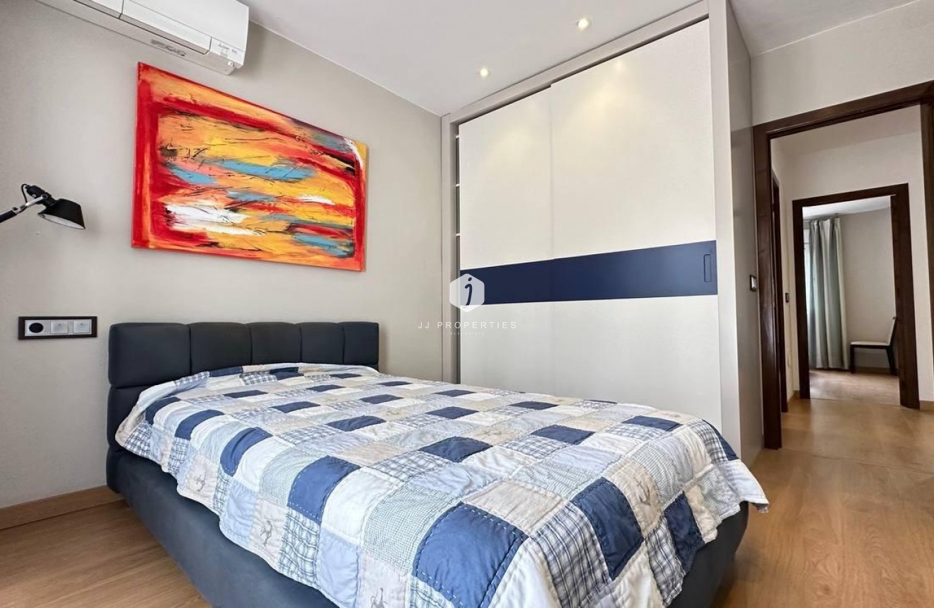 Tweedehands - Villa -
Orihuela Costa - Campoamor