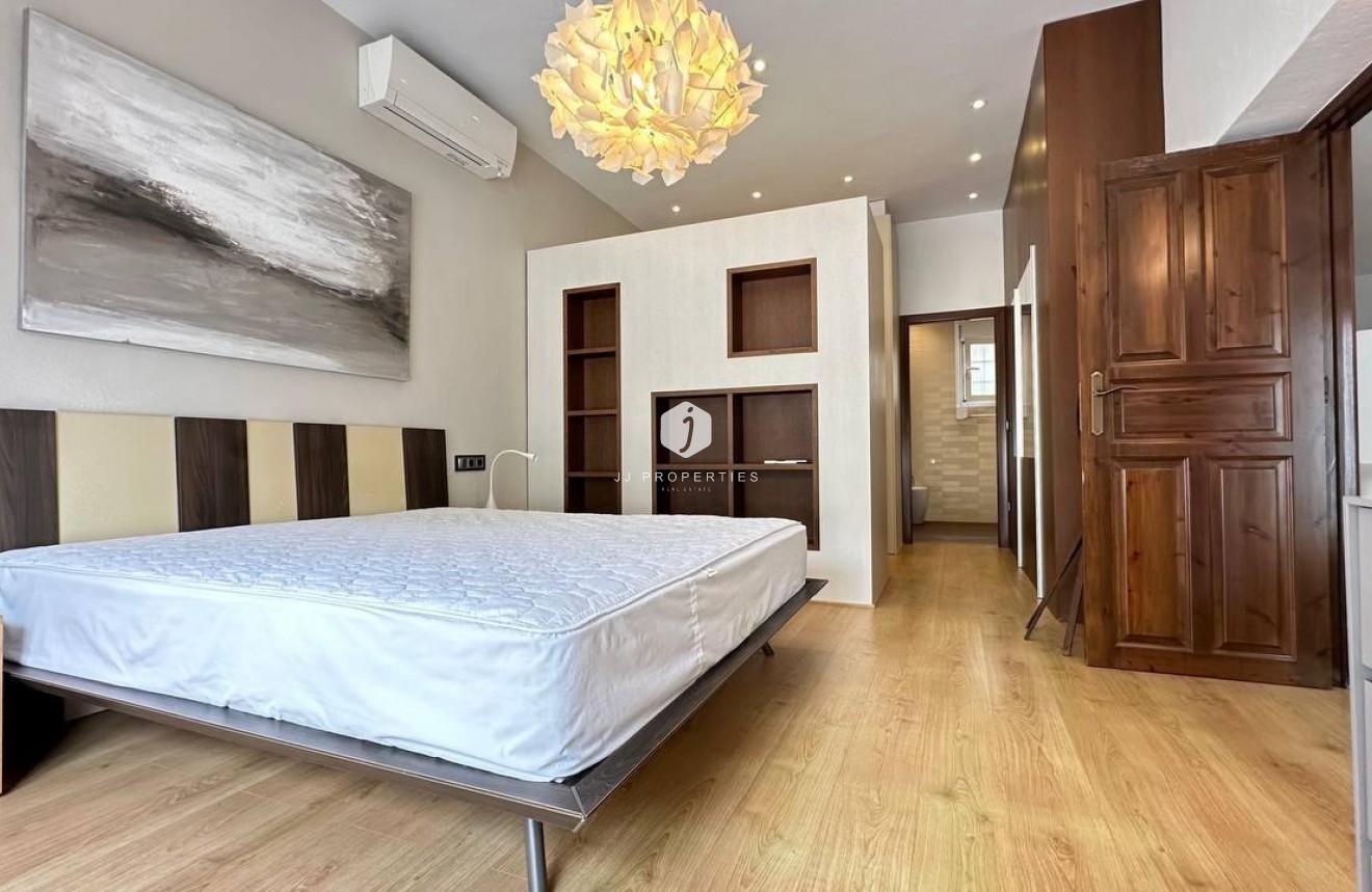 Tweedehands - Villa -
Orihuela Costa - Campoamor