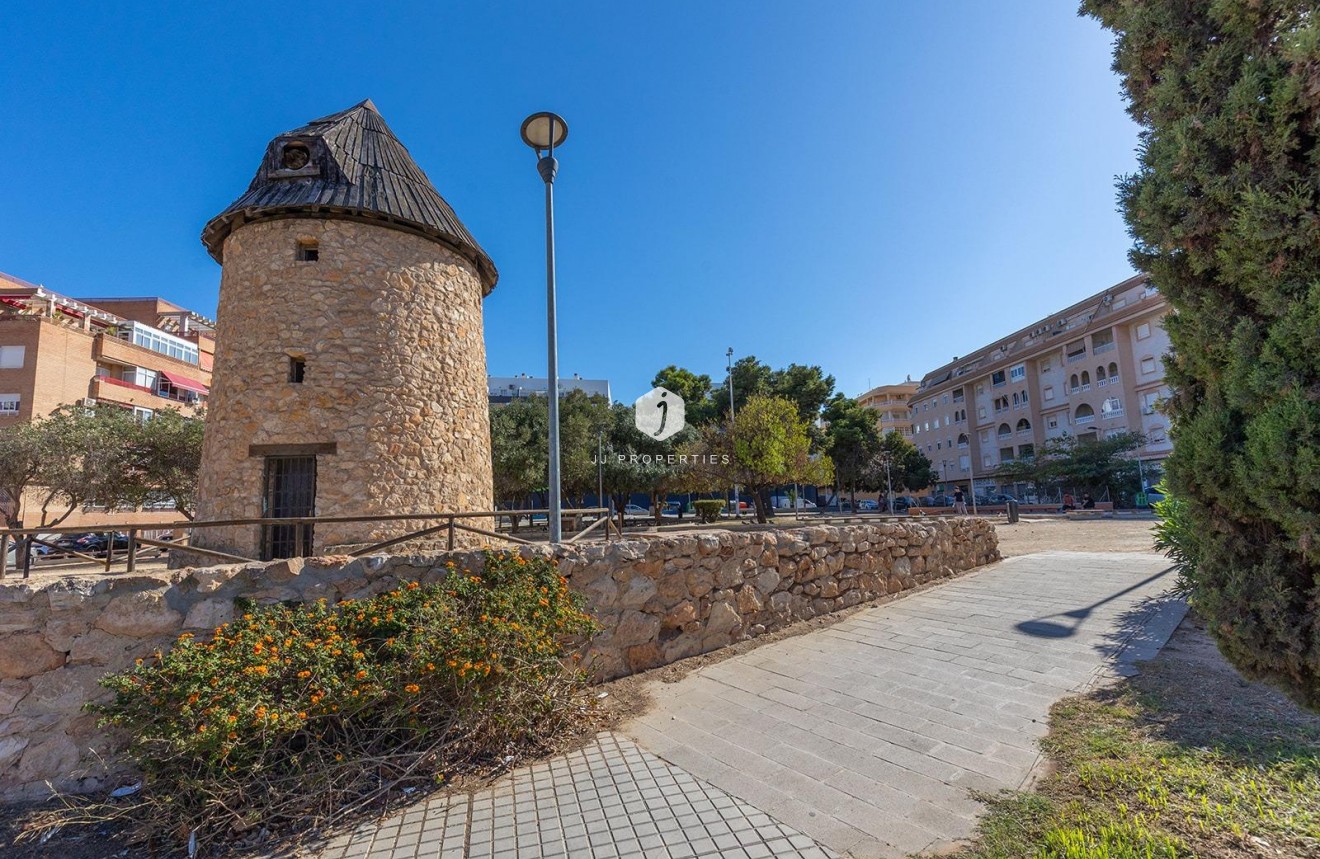 Tweedehands - Penthouse -
Torrevieja - El molino