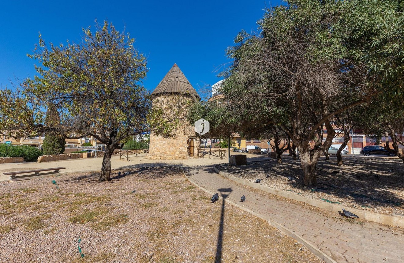 Tweedehands - Penthouse -
Torrevieja - El molino