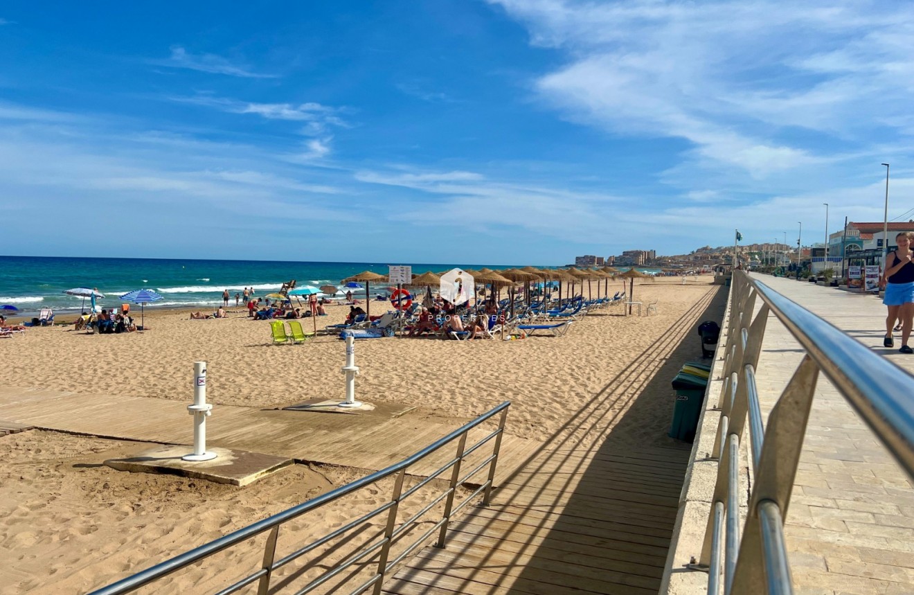 Tweedehands - Villa -
La Mata - Costa Blanca