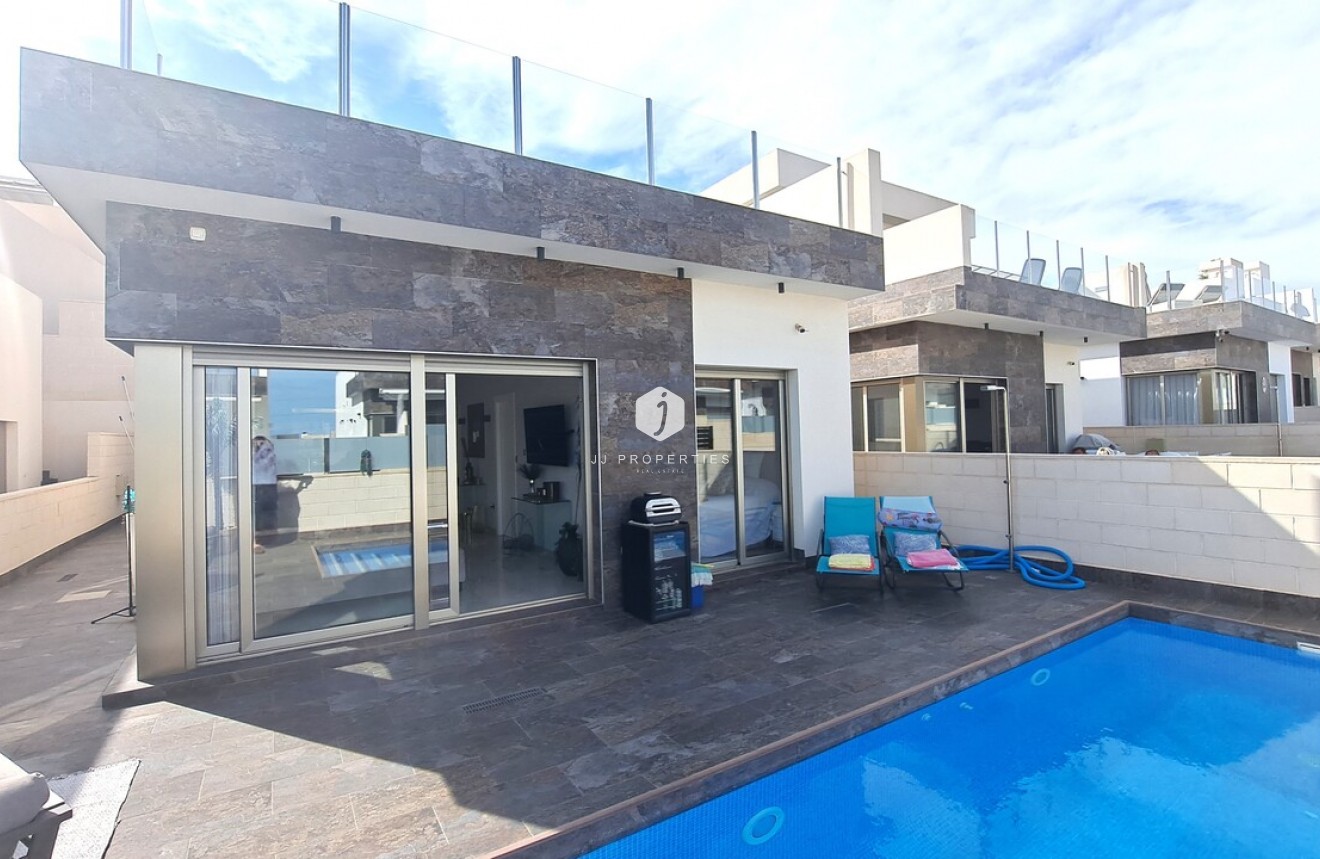Tweedehands - Villa -
Orihuela Costa - Costa Blanca