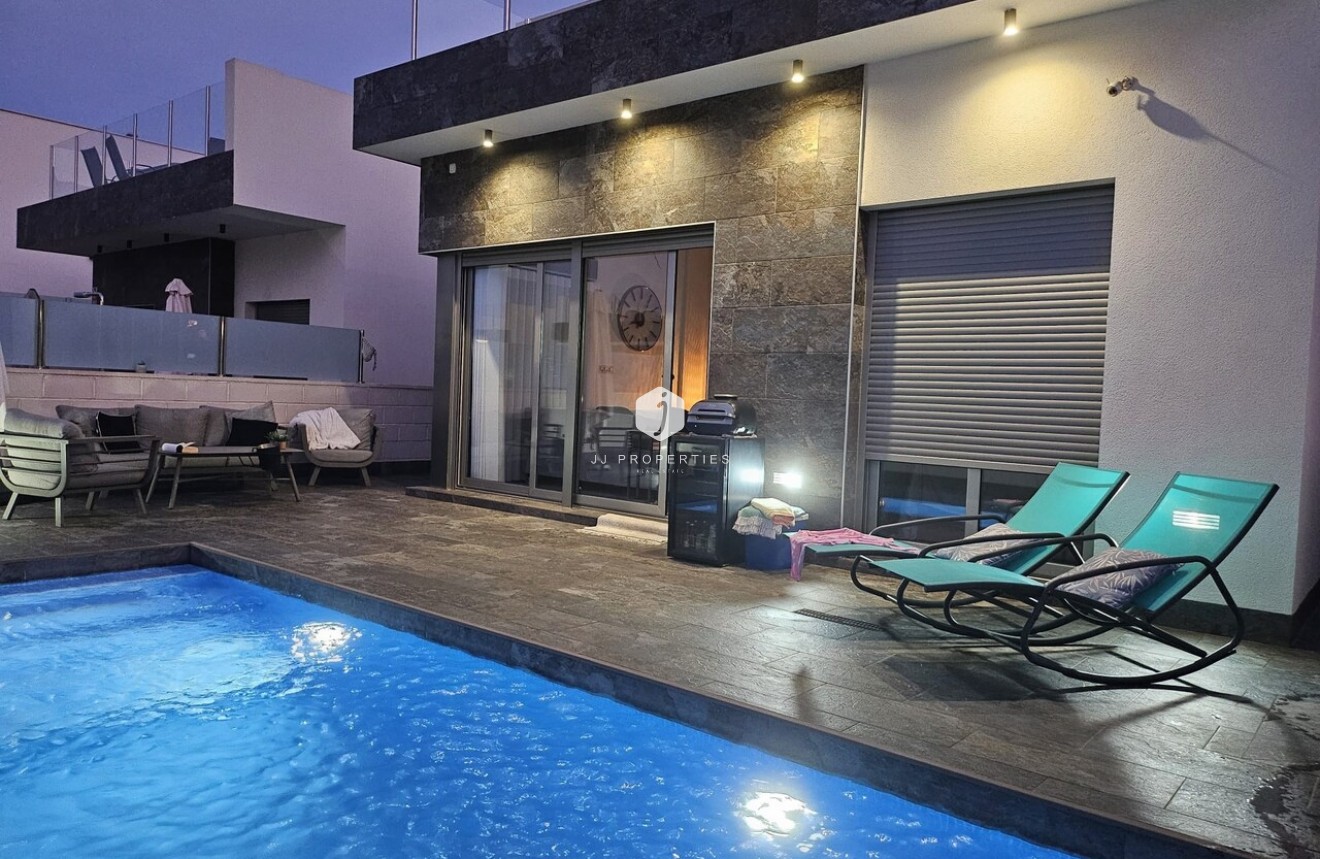 Tweedehands - Villa -
Orihuela Costa - Costa Blanca