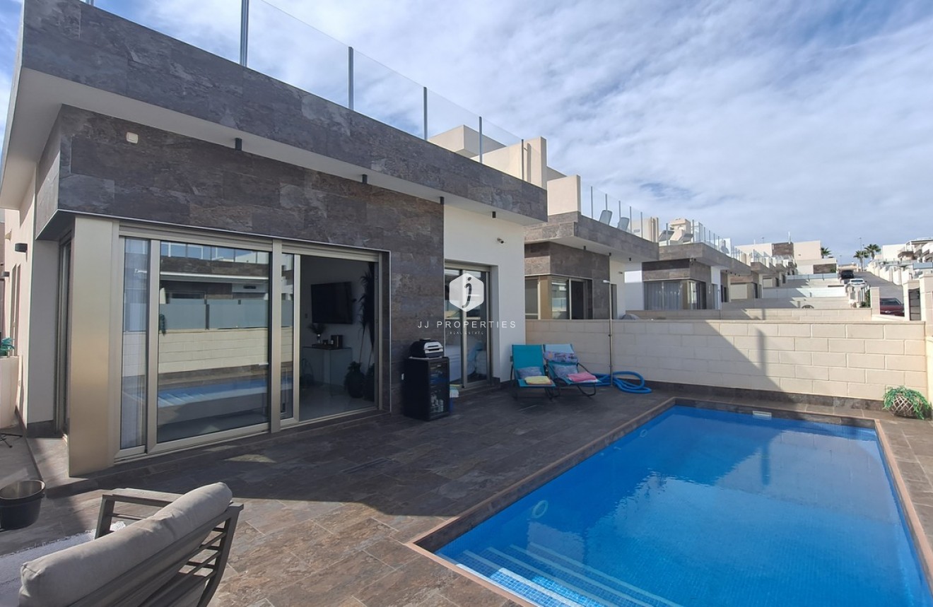 Tweedehands - Villa -
Orihuela Costa - Costa Blanca