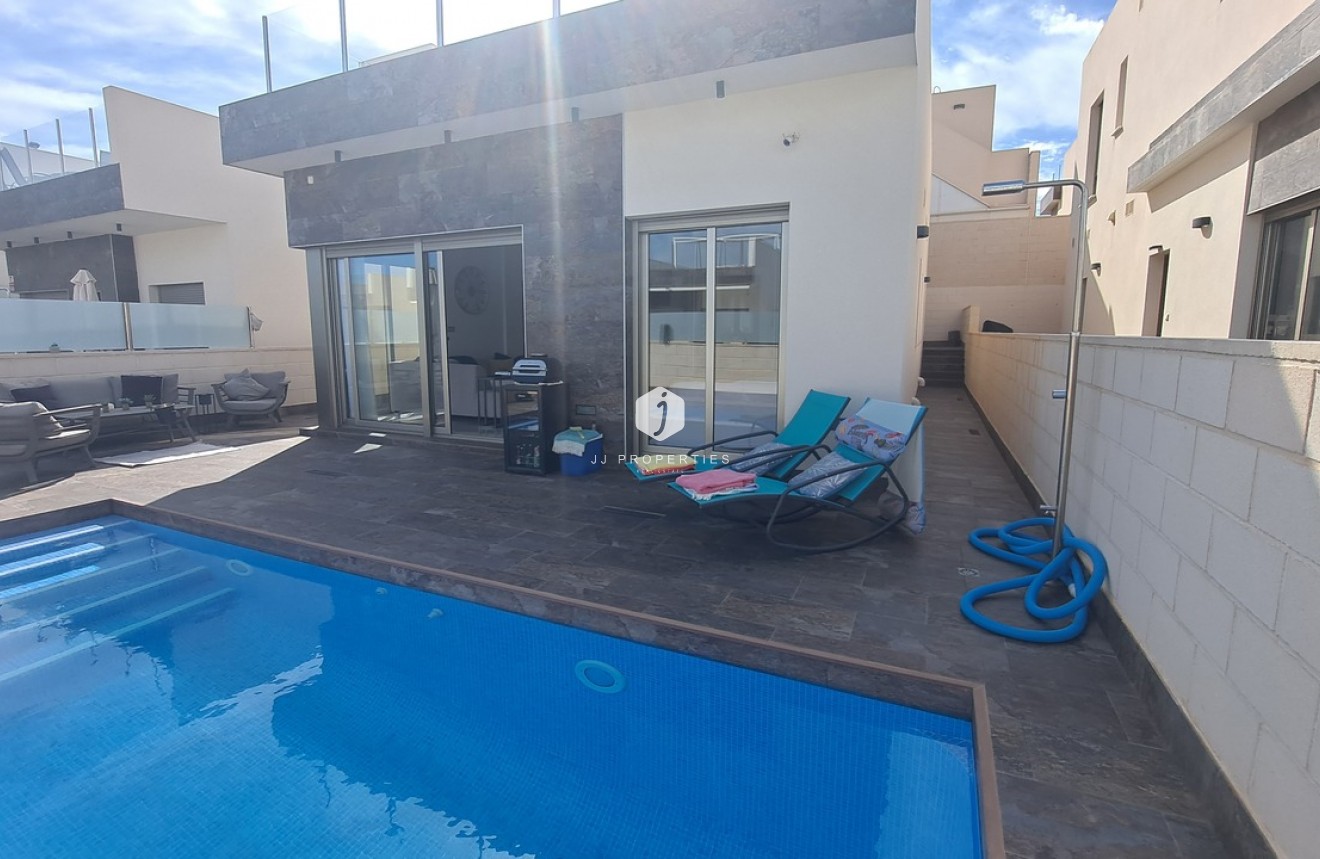 Tweedehands - Villa -
Orihuela Costa - Costa Blanca