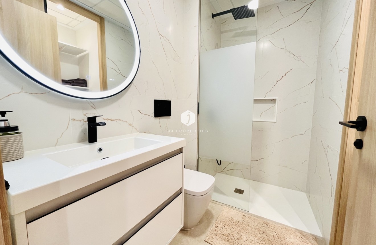 Tweedehands - Appartement / flat -
El Raso - Costa Blanca