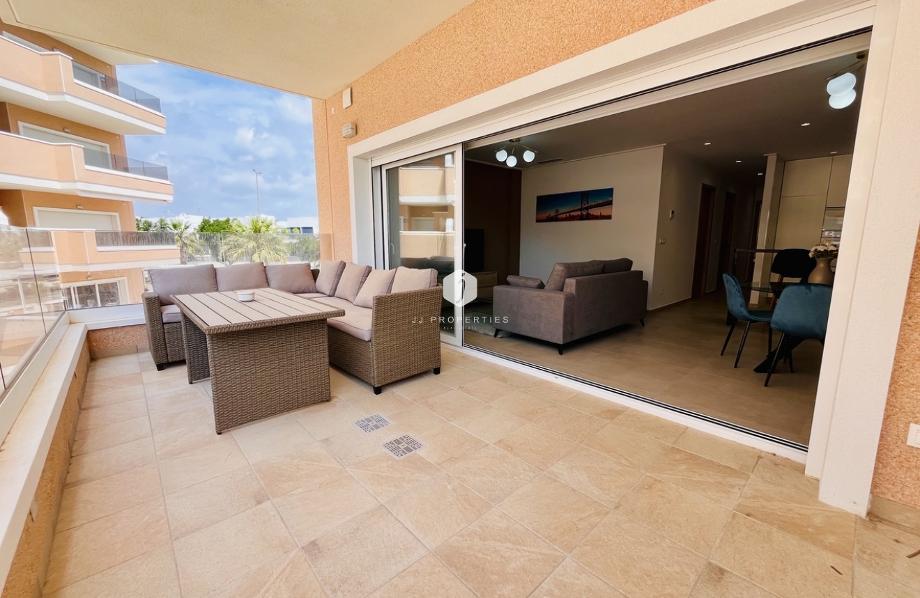 Tweedehands - Appartement / flat -
El Raso - Costa Blanca