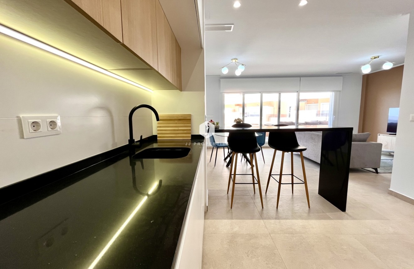 Tweedehands - Appartement / flat -
El Raso - Costa Blanca