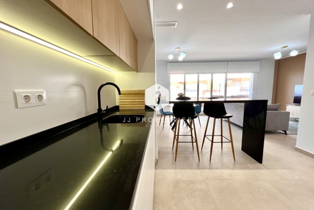 Tweedehands - Appartement / flat -
El Raso - Costa Blanca