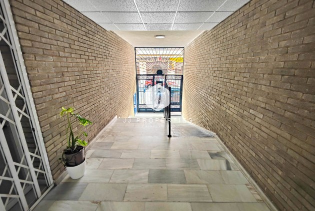 Tweedehands - Appartement / flat -
Torrevieja - Costa Blanca