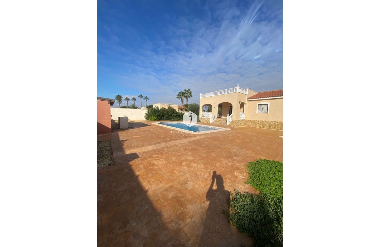 Tweedehands - Villa -
Catral - Costa Blanca