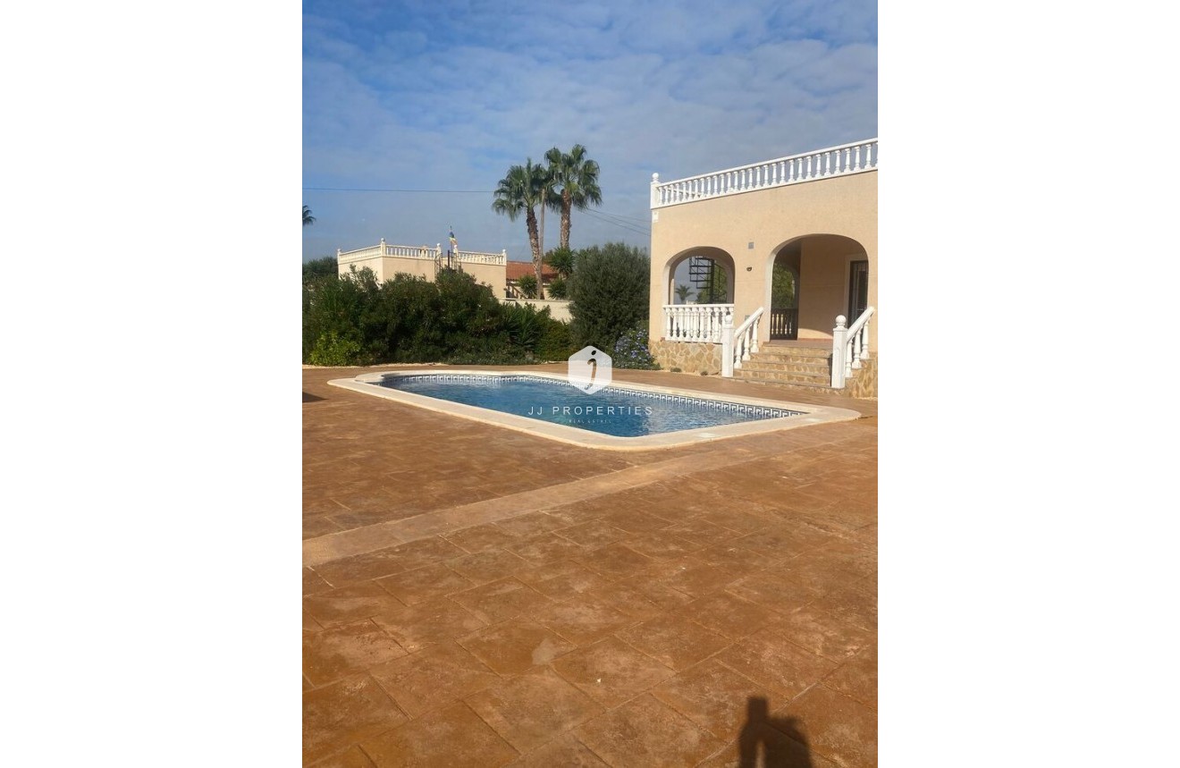 Tweedehands - Villa -
Catral - Costa Blanca