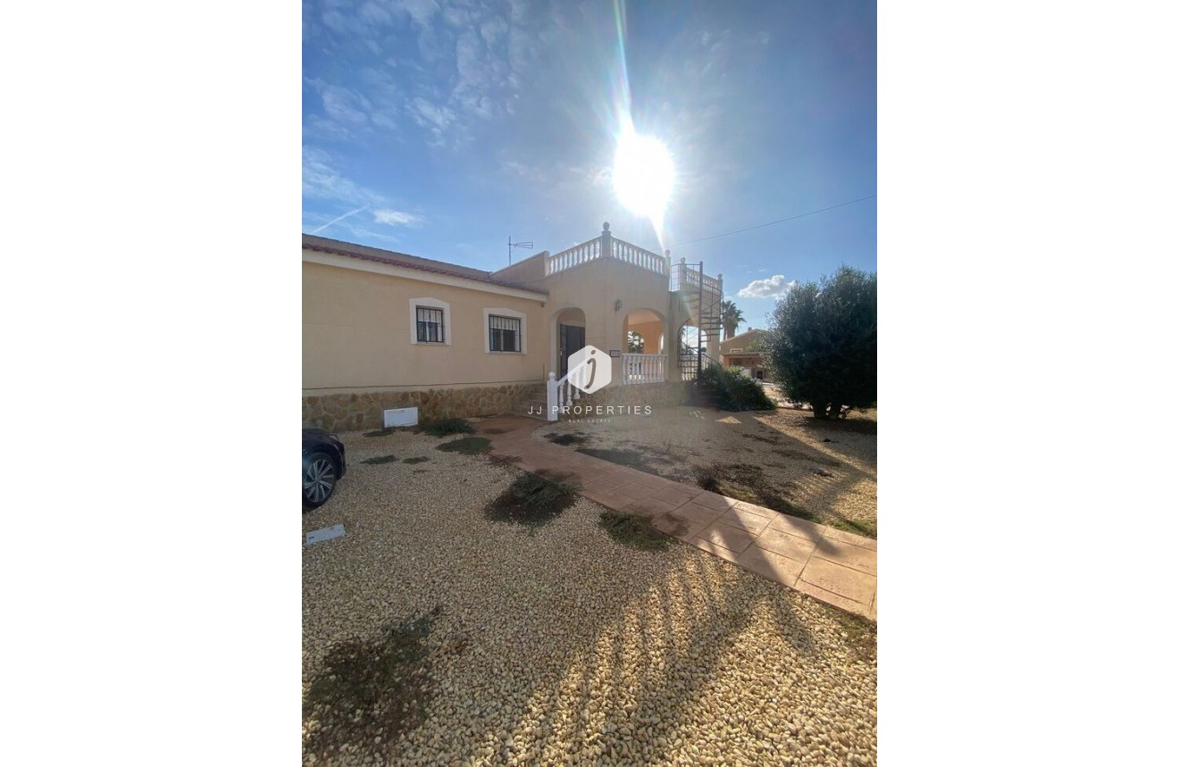 Tweedehands - Villa -
Catral - Costa Blanca