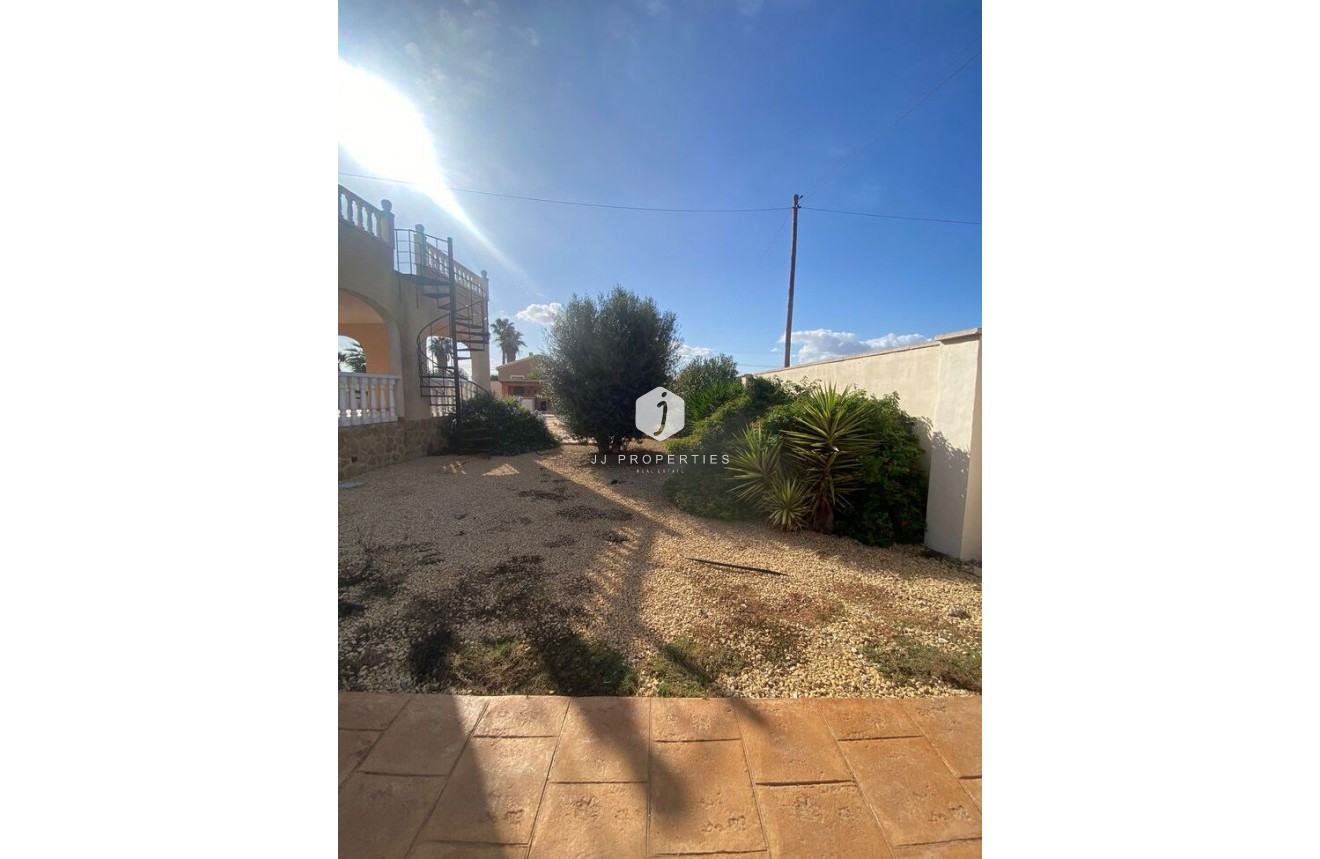 Tweedehands - Villa -
Catral - Costa Blanca