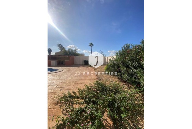 Tweedehands - Villa -
Catral - Costa Blanca