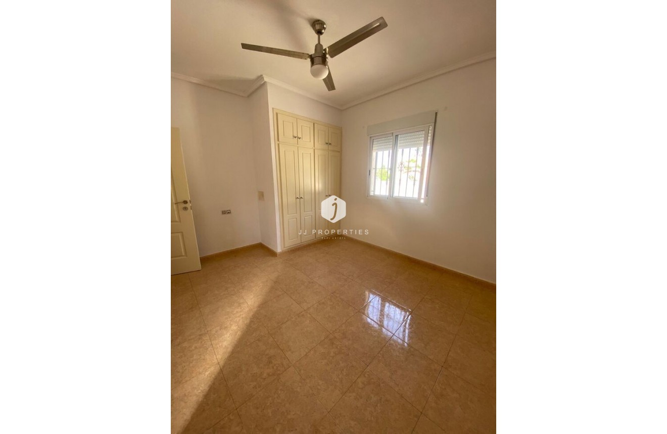 Tweedehands - Villa -
Catral - Costa Blanca