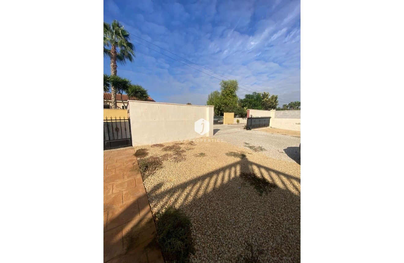 Tweedehands - Villa -
Catral - Costa Blanca