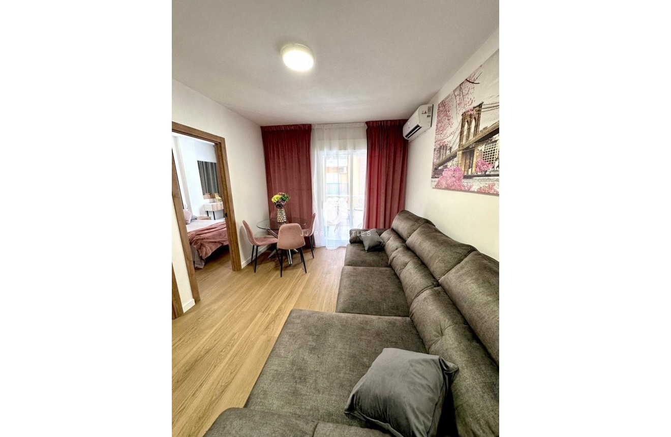 Tweedehands - Appartement / flat -
Torrevieja - Playa del Cura