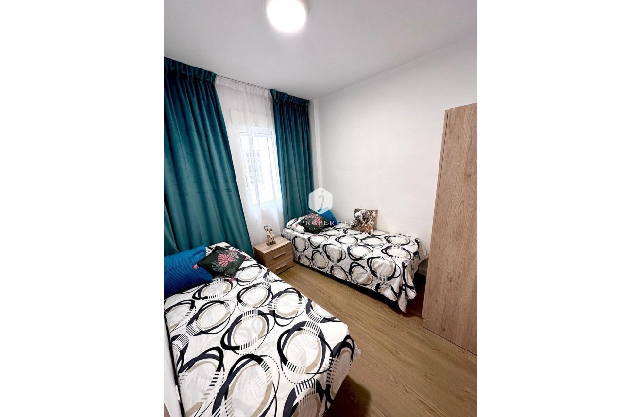 Tweedehands - Appartement / flat -
Torrevieja - Playa del Cura