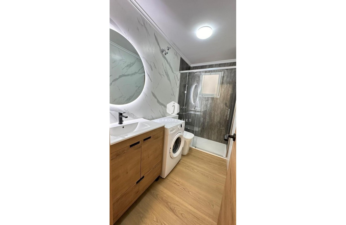 Tweedehands - Appartement / flat -
Torrevieja - Playa del Cura