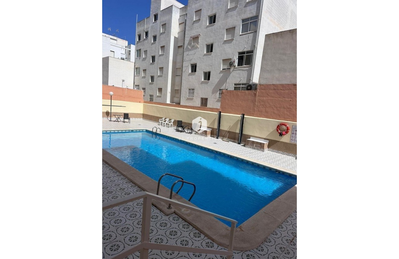 Tweedehands - Appartement / flat -
Torrevieja - Playa del Cura