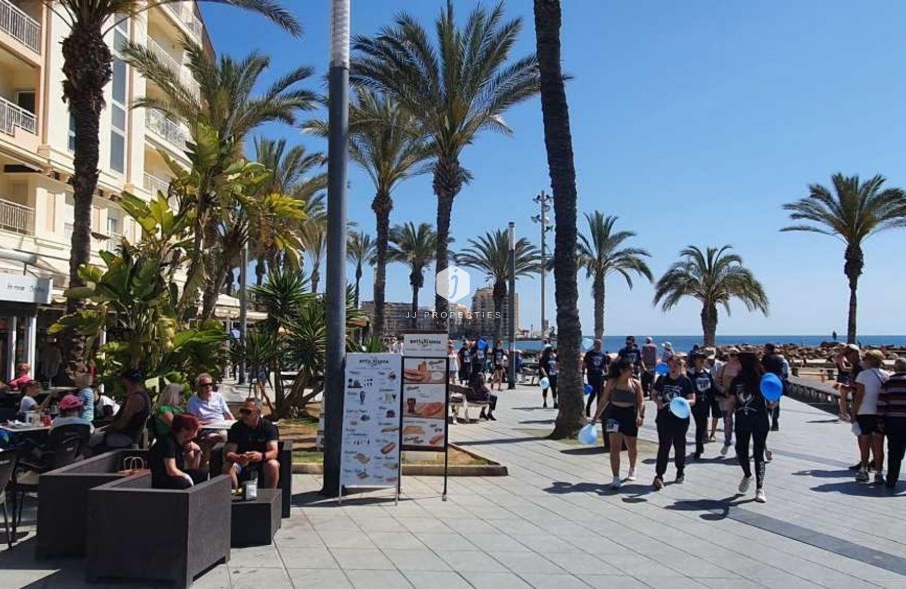 Aus zweiter Hand - Wohnung -
Torrevieja - Playa de los Locos