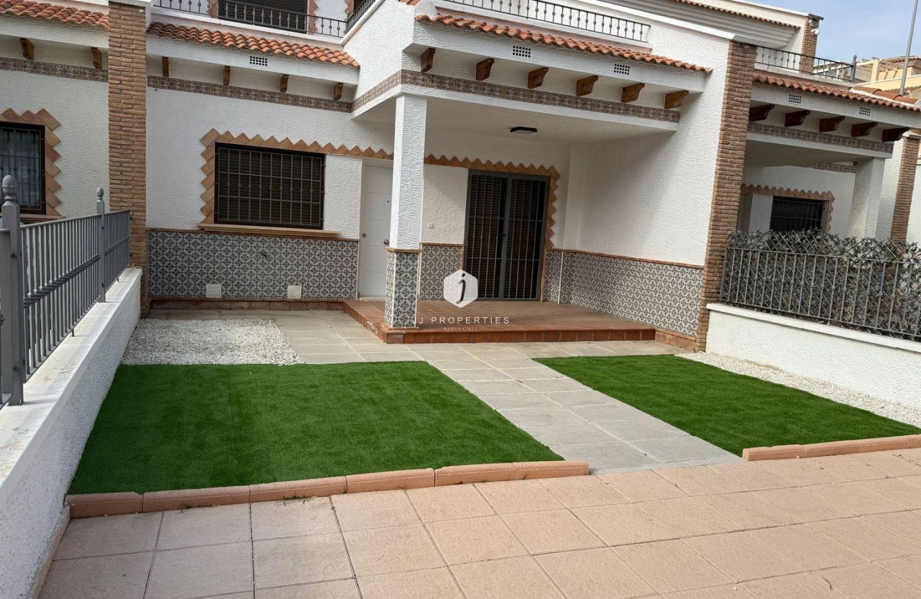 Tweedehands - Chalet -
San Miguel de Salinas - Ciudad De Las Comunicaciones