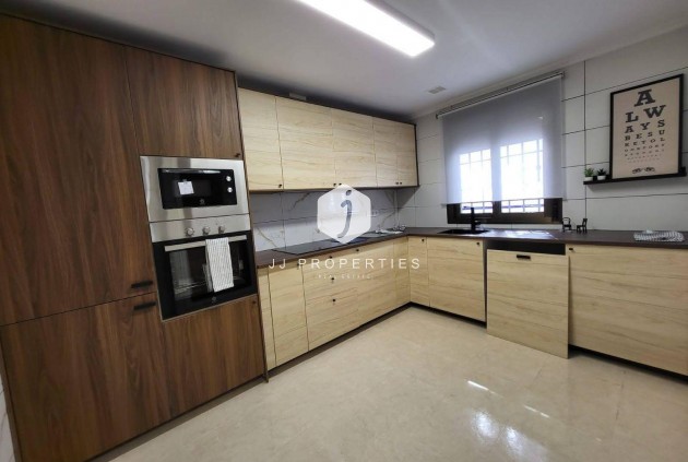 Tweedehands - Chalet -
San Miguel de Salinas - Ciudad De Las Comunicaciones