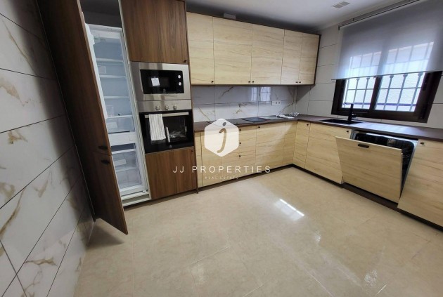 Tweedehands - Chalet -
San Miguel de Salinas - Ciudad De Las Comunicaciones