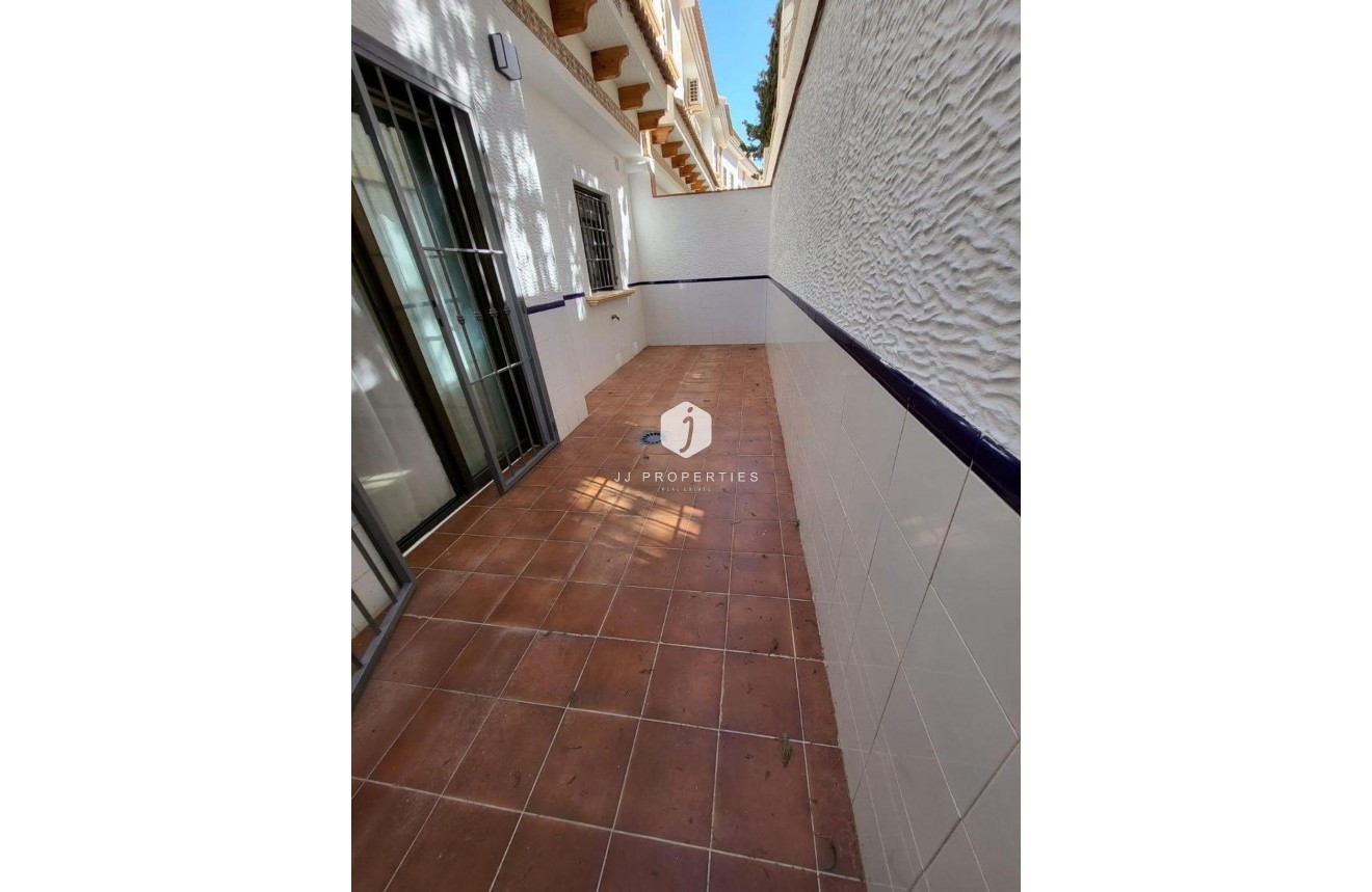 Tweedehands - Chalet -
San Miguel de Salinas - Ciudad De Las Comunicaciones