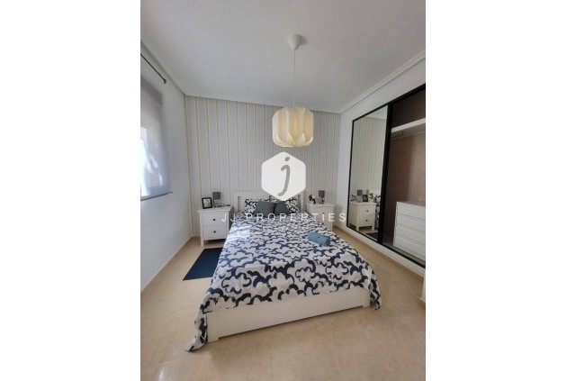 Tweedehands - Chalet -
San Miguel de Salinas - Ciudad De Las Comunicaciones