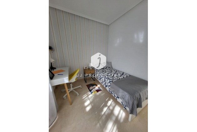 Tweedehands - Chalet -
San Miguel de Salinas - Ciudad De Las Comunicaciones