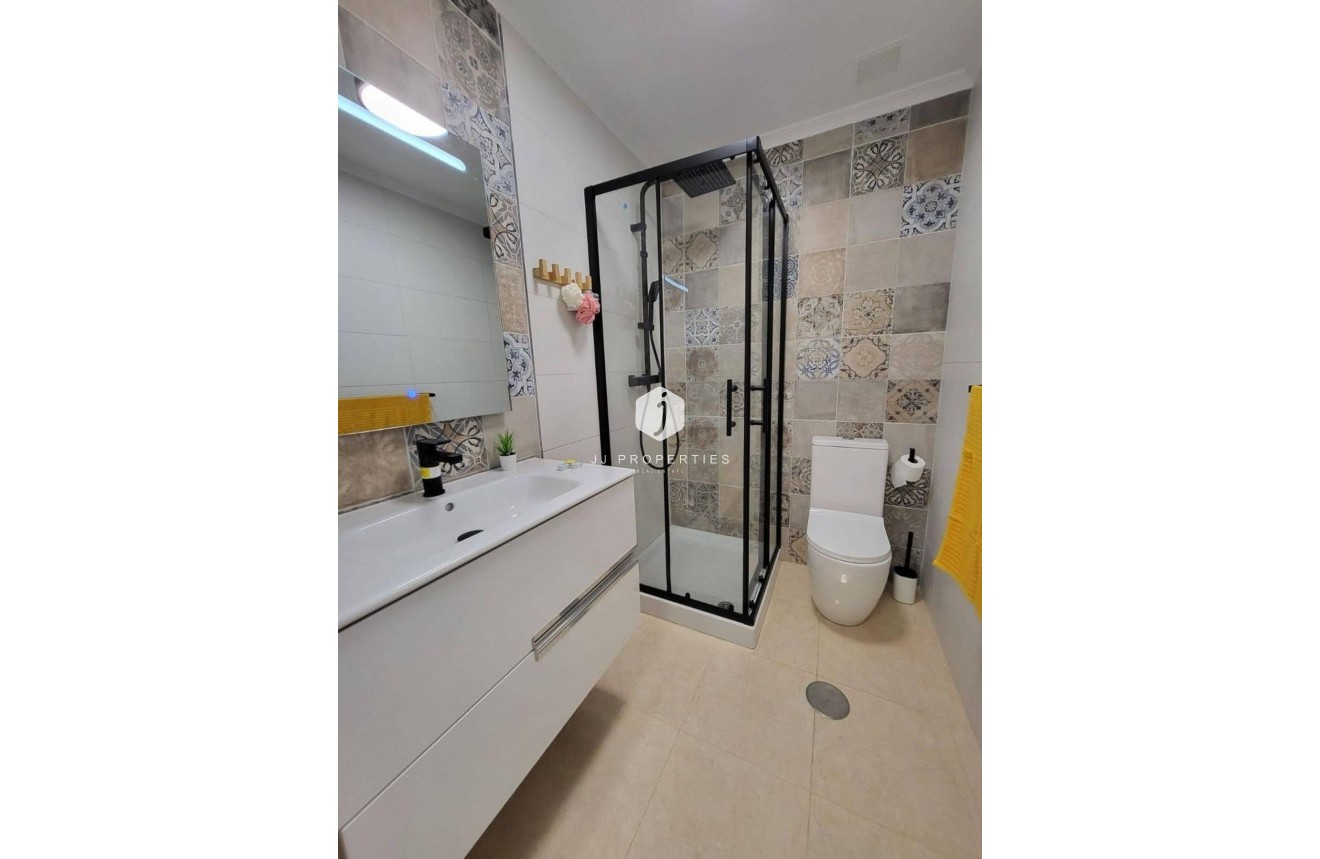 Tweedehands - Chalet -
San Miguel de Salinas - Ciudad De Las Comunicaciones