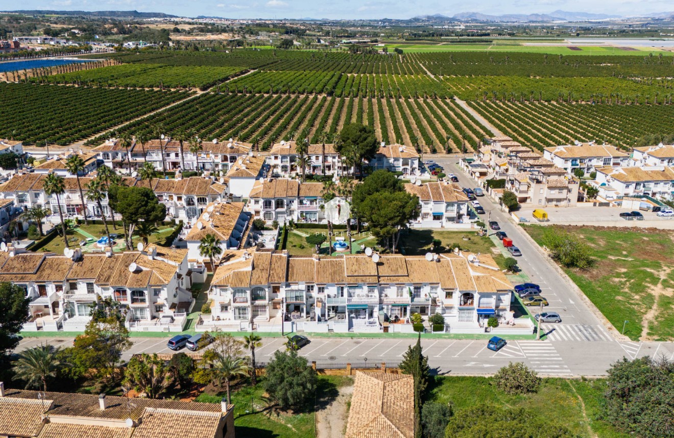 Tweedehands - duplex -
Torrevieja - Costa Blanca