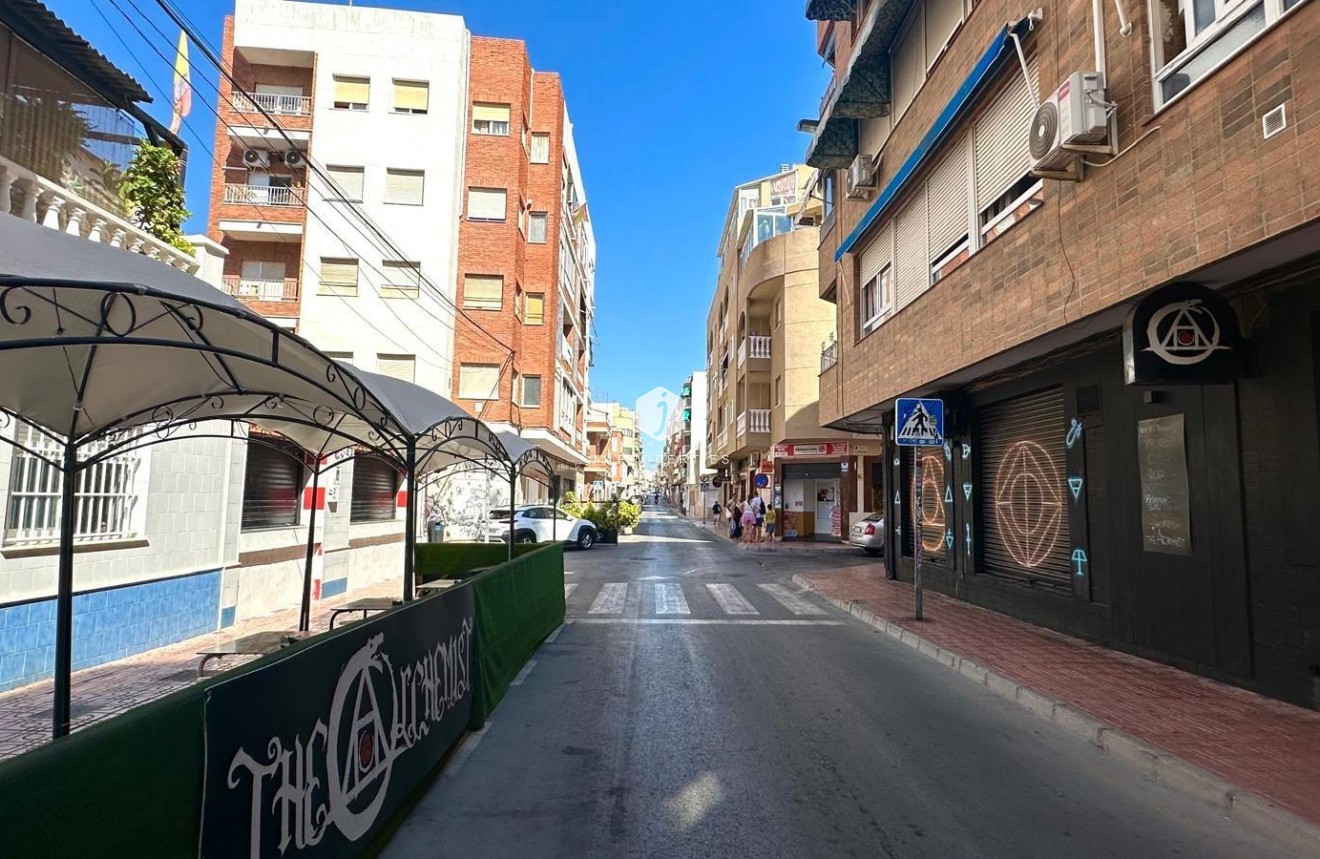 Tweedehands - Appartement / flat -
Torrevieja - Paseo maritimo