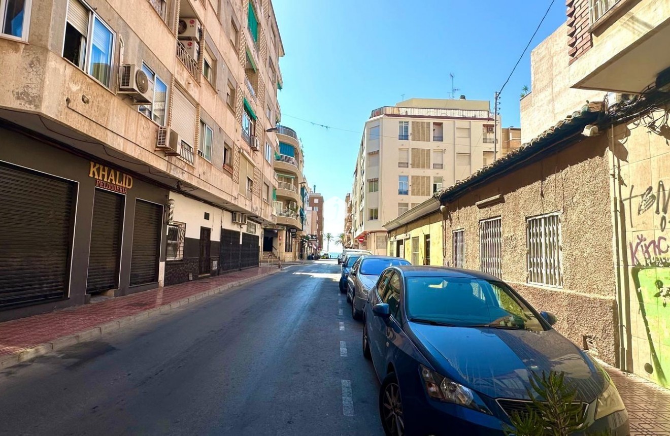 Tweedehands - Appartement / flat -
Torrevieja - Paseo maritimo