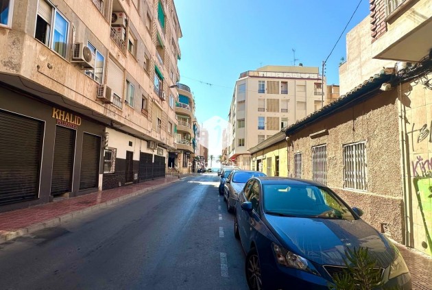 Tweedehands - Appartement / flat -
Torrevieja - Paseo maritimo