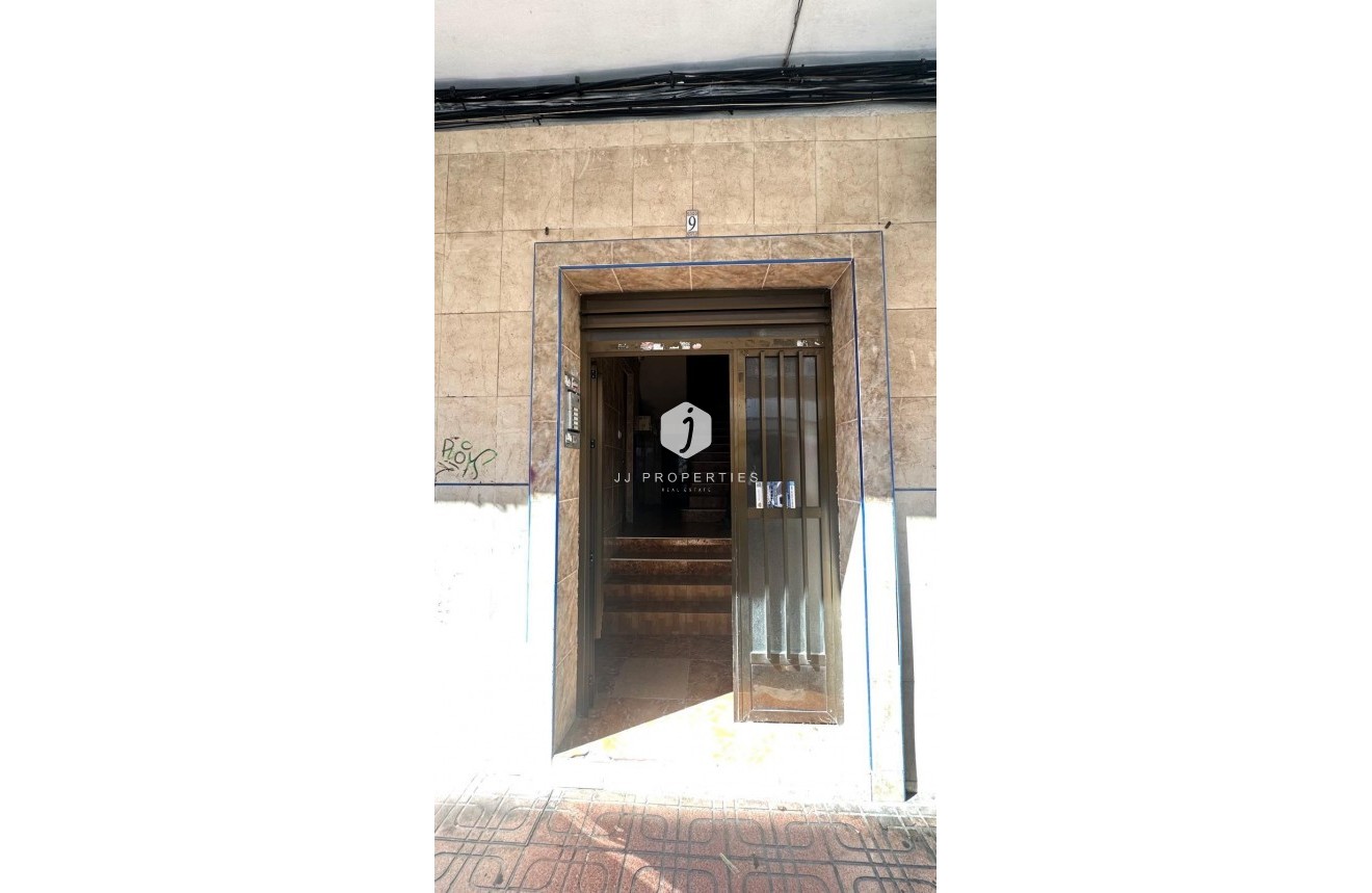 Tweedehands - Appartement / flat -
Torrevieja - Paseo maritimo