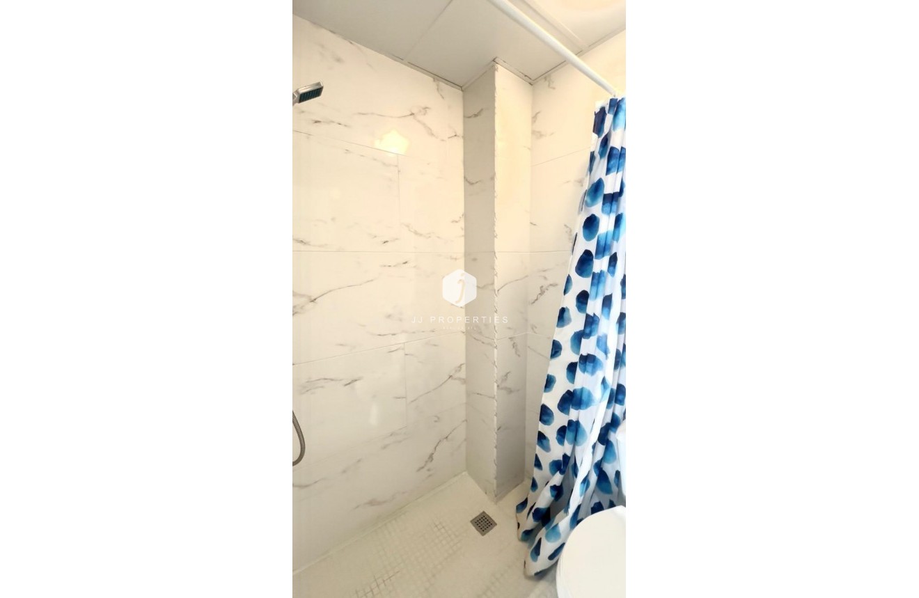 Tweedehands - Appartement / flat -
Torrevieja - Paseo maritimo