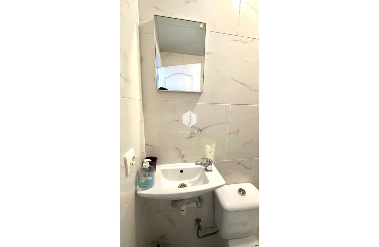 Tweedehands - Appartement / flat -
Torrevieja - Paseo maritimo