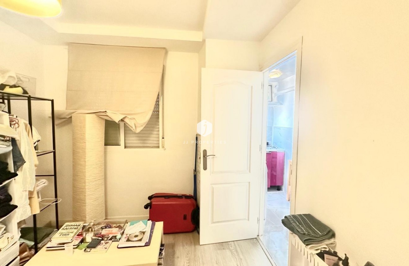 Tweedehands - Appartement / flat -
Torrevieja - Paseo maritimo